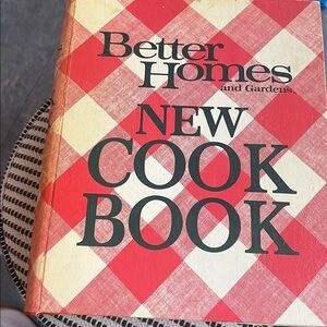 1960’s Vintage Better Homes and Gardens cookbook. Complete variety of recipes.